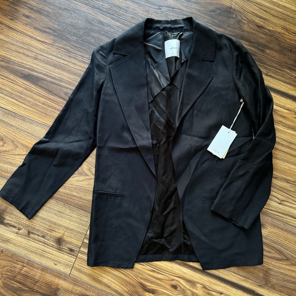 Women’s Aritzia Wilfred linen blazer. NWT. SIZE XS